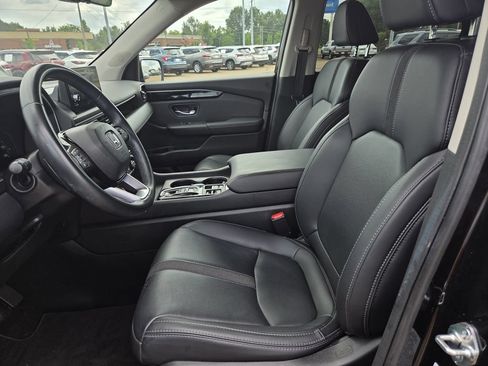 Used 2025 Honda Pilot EX-L image 13