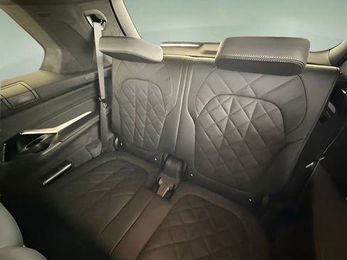 Used 2026 BMW X7 xDrive40i w/ M Sport Package image 26