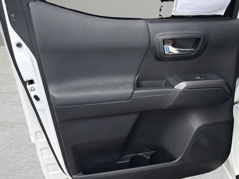 Used 2019 Toyota Tacoma TRD Off-Road w/ Technology Package image 13