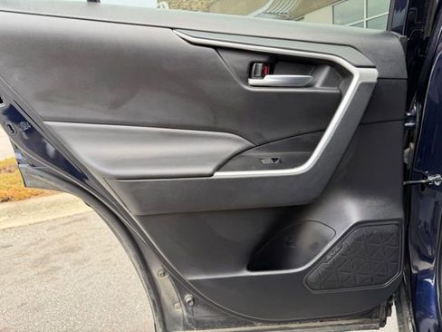 Used 2023 Toyota RAV4 XLE Premium image 31
