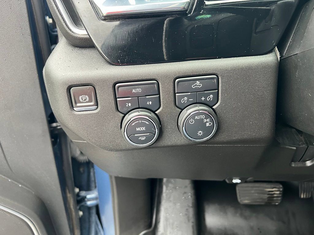 Used 2024 Chevrolet Silverado 1500 LT AWD/4WD image 42