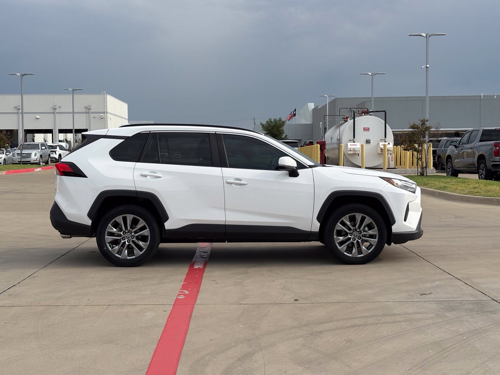 Used 2022 Toyota RAV4 XLE FWD image 8