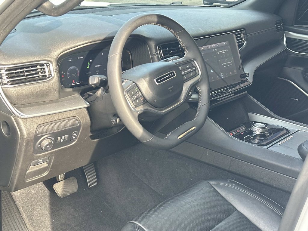 Used 2023 Jeep Wagoneer Series II AWD/4WD image 2