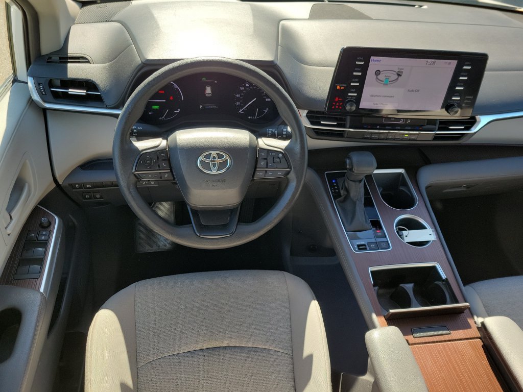 Used 2024 Toyota Sienna LE AWD/4WD image 12