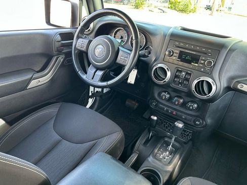 Certified 2017 Jeep Wrangler Unlimited Rubicon w/ Connectivity Group image 10