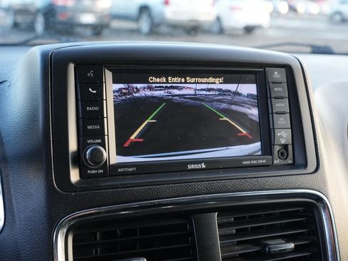 Used 2018 Dodge Grand Caravan SE w/ UConnect Hands-Free Group image 27