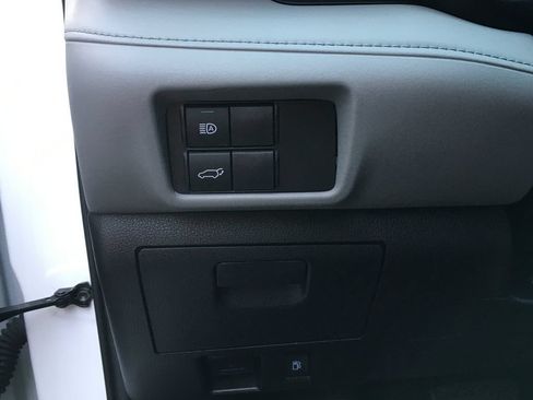Used 2020 Toyota Highlander LE AWD/4WD image 18