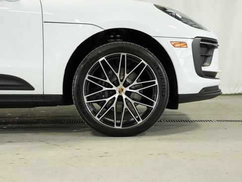 Certified 2025 Porsche Macan AWD/4WD image 41