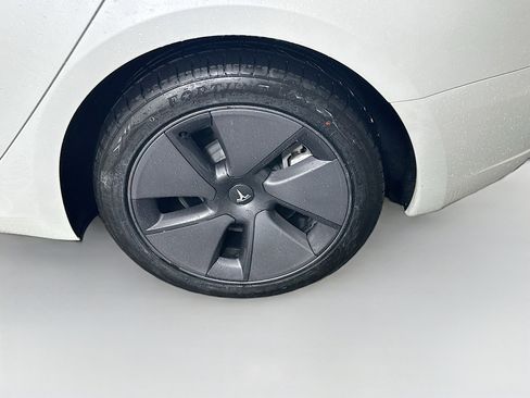 Used 2023 Tesla Model 3 Standard Range image 11