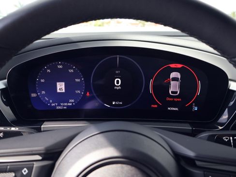 Certified 2025 Porsche Macan Electric RWD image 16