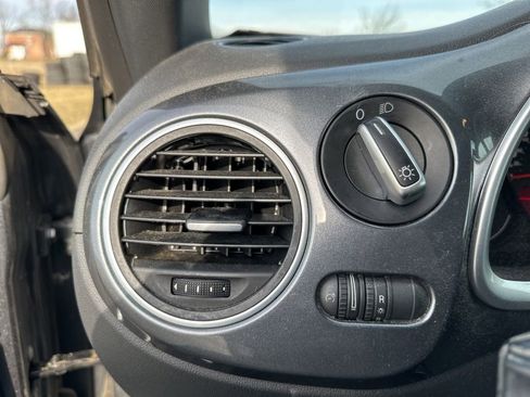 Used 2012 Volkswagen Beetle 2.5 image 19