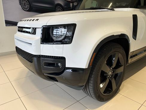 Used 2025 Land Rover Defender 110 X-Dynamic SE image 13