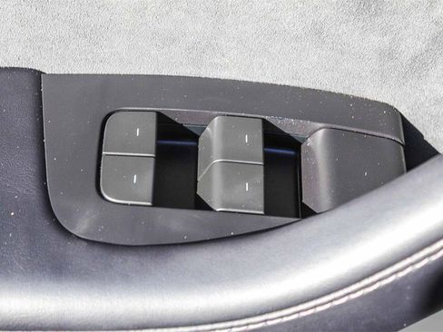 Used 2022 Tesla Model Y Long Range image 20