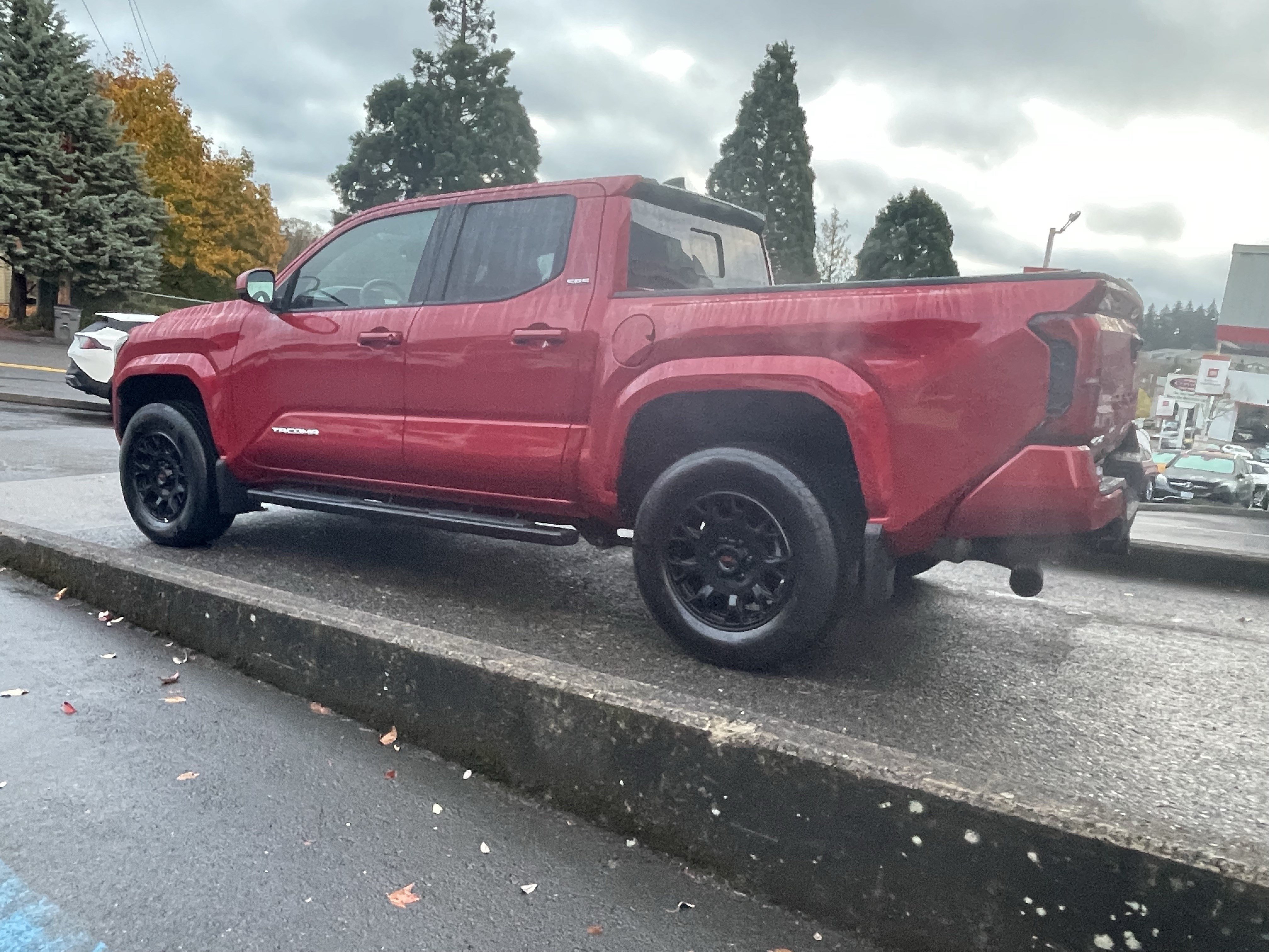 Used 2025 Toyota Tacoma SR5 AWD/4WD image 5