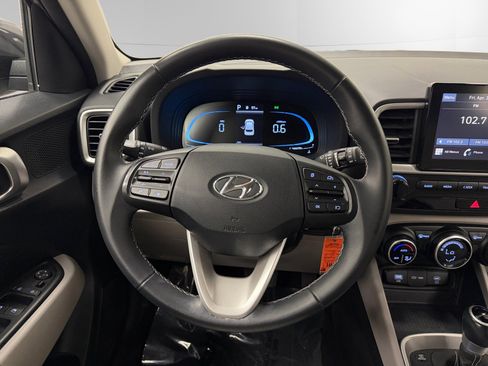Used 2023 Hyundai Venue SEL image 12