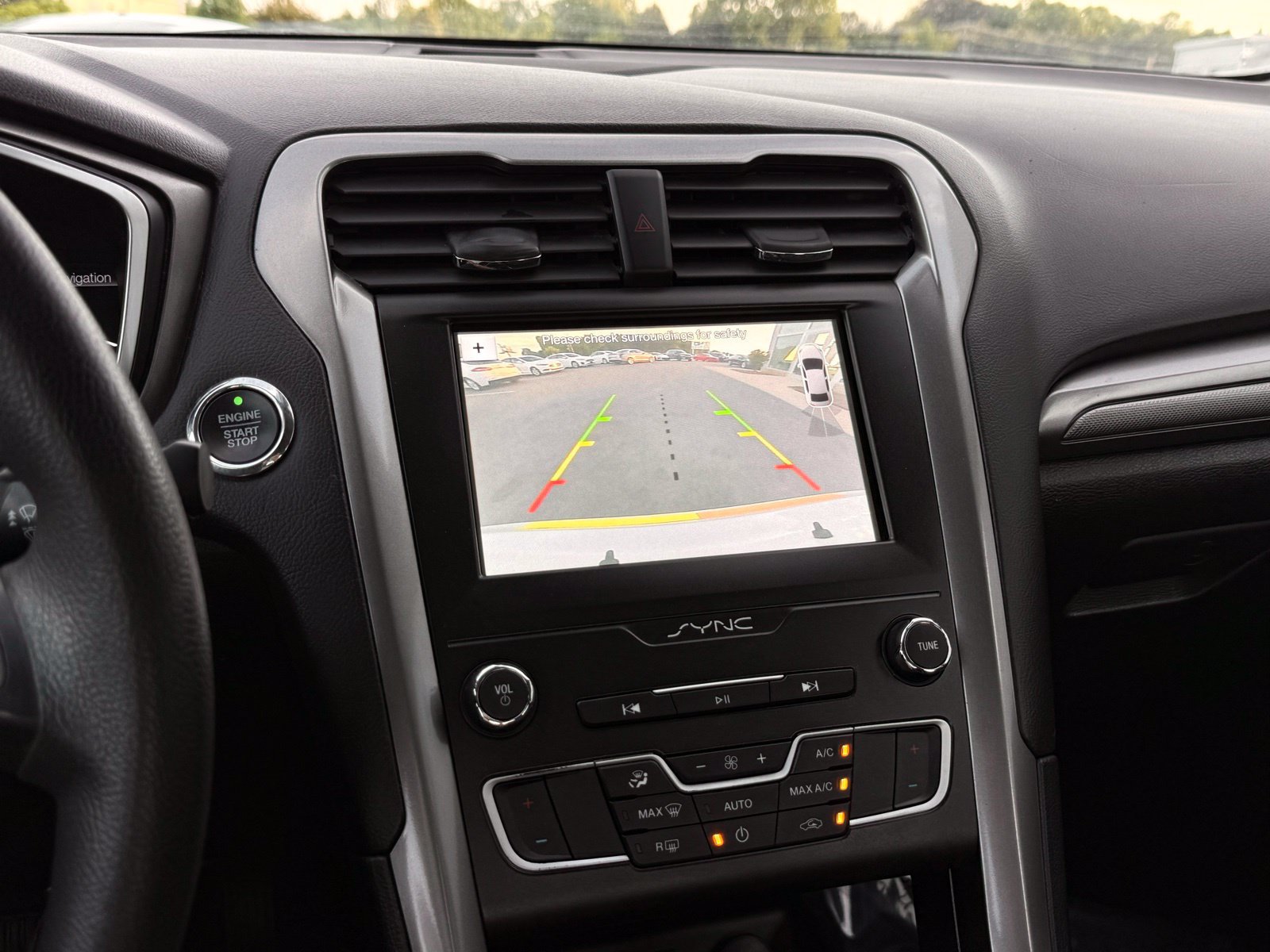 Used 2019 Ford Fusion SE FWD image 31