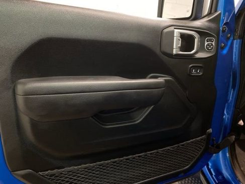 Used 2024 Jeep Wrangler Unlimited image 28