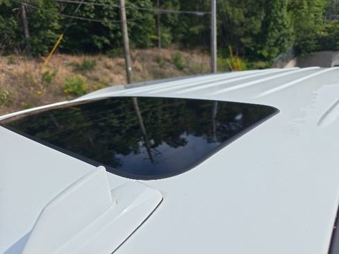 Used 2018 GMC Yukon SLT w/ Premium Edition image 9