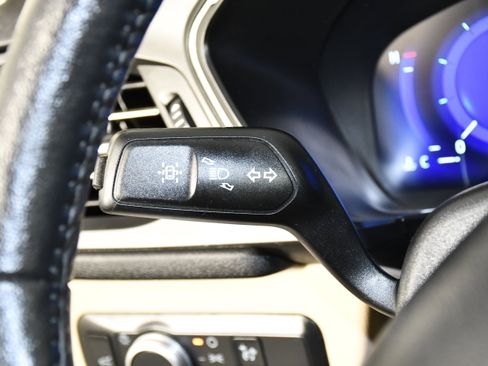 Used 2020 Ford Escape Titanium image 23