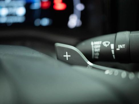 Used 2025 Toyota Camry SE w/ Multimedia Upgrade Package image 25