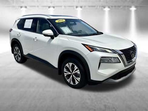 Certified 2021 Nissan Rogue SV w/ Premium Package FWD image 3