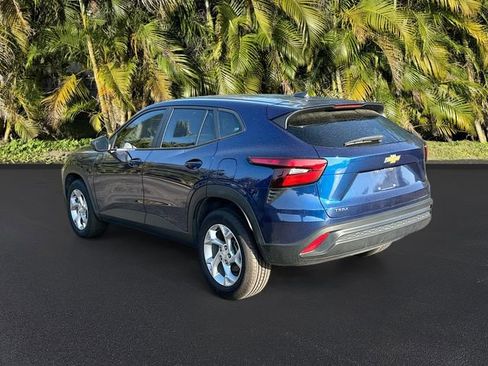 Used 2024 Chevrolet Trax LS w/ LS Convenience Package image 7