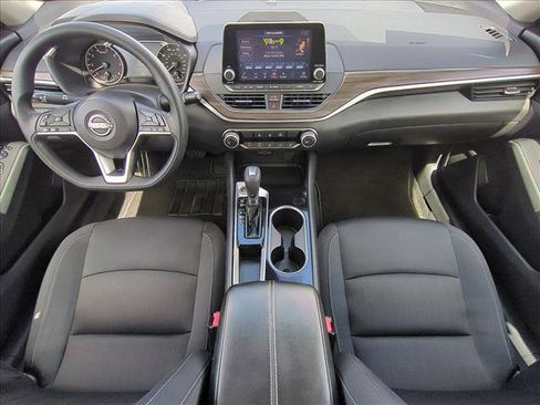 Used 2024 Nissan Altima 2.5 SV image 17