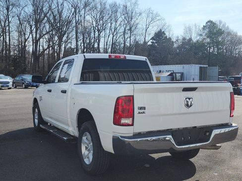 Used 2022 RAM 1500 Classic SLT image 3