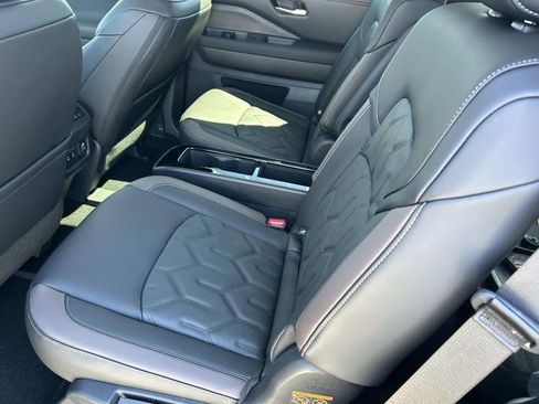 New 2026 Nissan Pathfinder Platinum w/ Lighting Package AWD/4WD image 20