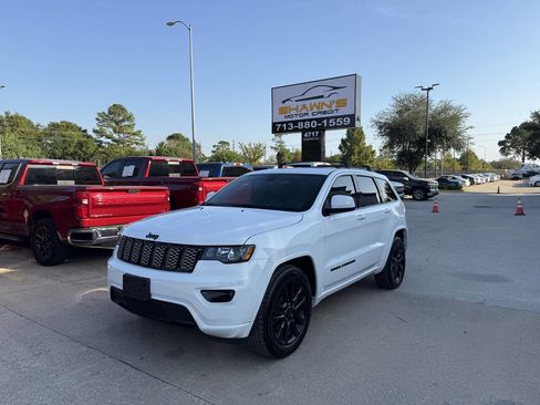 Used 2020 Jeep Grand Cherokee Altitude RWD image 41