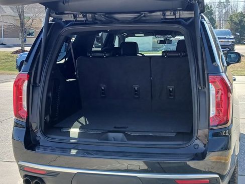 Used 2022 GMC Yukon XL Denali image 8