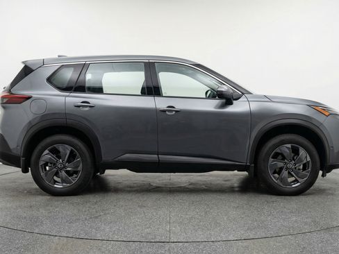 Used 2025 Nissan Rogue SV image 11