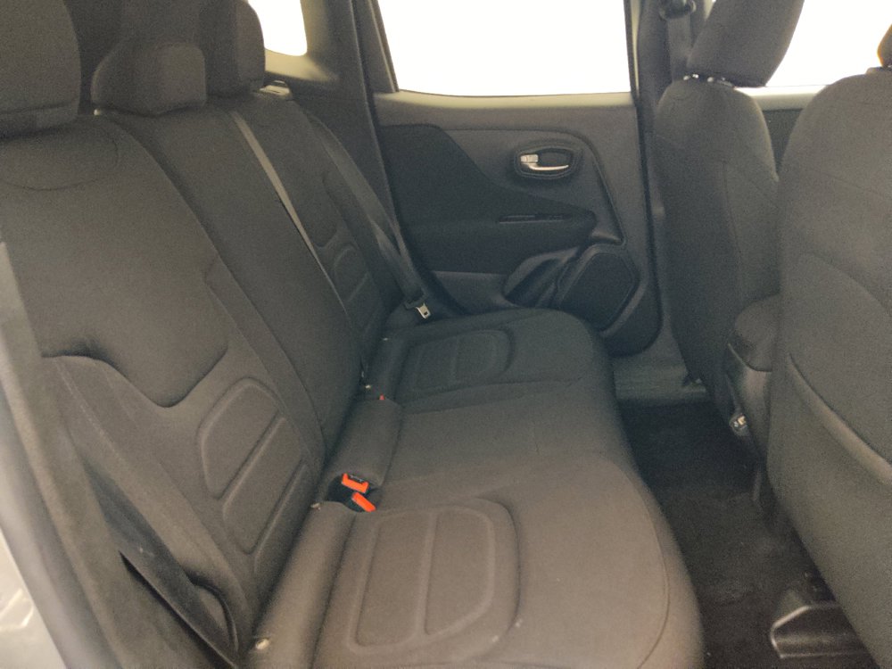 Used 2020 Jeep Renegade Latitude FWD image 19