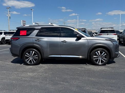 Used 2025 Nissan Pathfinder Platinum w/ Cargo Package FWD image 4