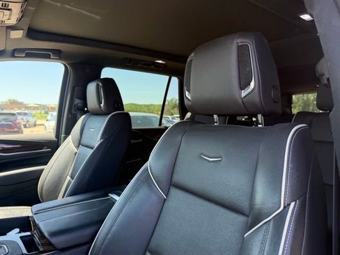 Used 2021 Cadillac Escalade Premium Luxury AWD/4WD image 10