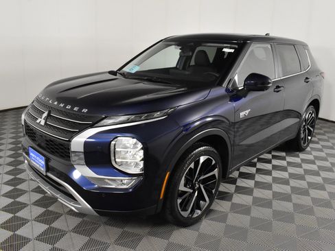 Used 2025 Mitsubishi Outlander SE image 10