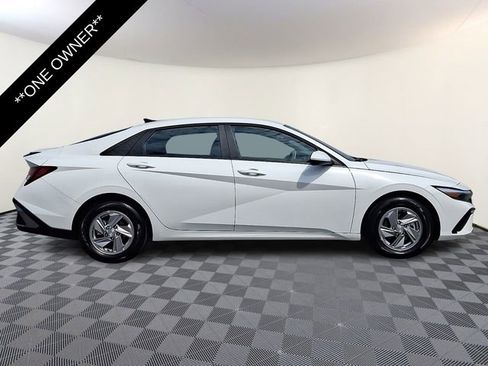 Used 2025 Hyundai Elantra SE FWD image 7