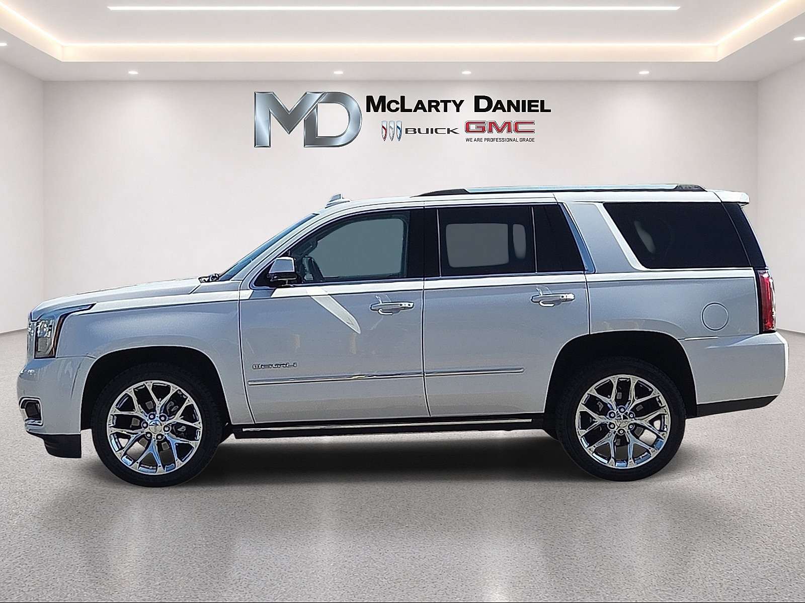 Certified 2018 GMC Yukon Denali w/ Denali Ultimate Package AWD/4WD image 2