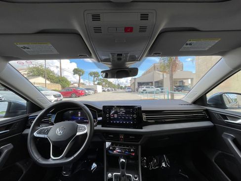 Used 2025 Volkswagen Jetta SE image 34