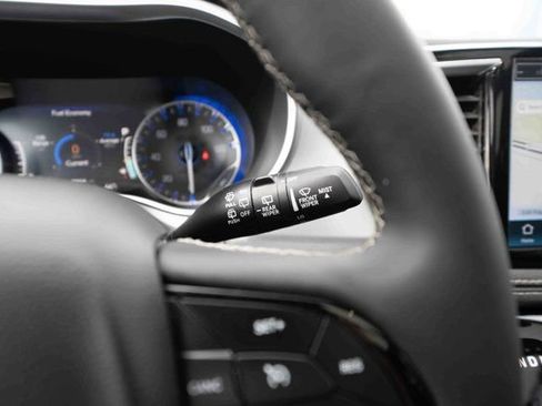 Used 2025 Chrysler Pacifica Limited FWD image 14