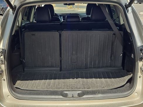 Used 2016 Toyota Highlander XLE AWD/4WD image 6