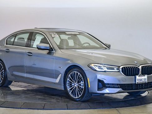 Certified 2022 BMW 530e w/ Premium Package image 6