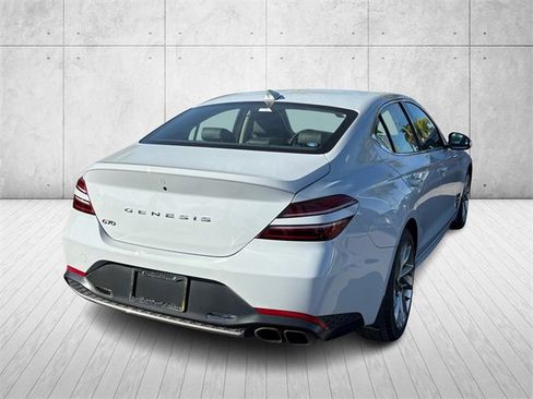 Used 2022 Genesis G70 2.0T image 5