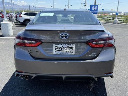 Used 2022 Toyota Camry SE image 6