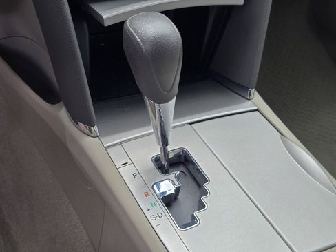 Used 2011 Toyota Camry LE FWD image 19