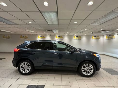 Used 2024 Ford Edge Titanium image 3