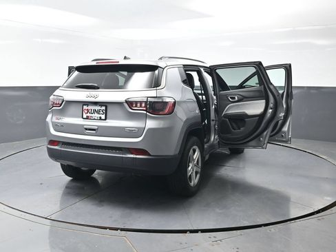 Used 2024 Jeep Compass Latitude AWD/4WD image 57