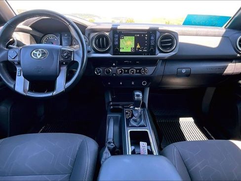 Used 2017 Toyota Tacoma TRD Sport AWD/4WD image 7