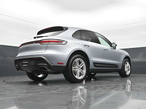 Certified 2025 Porsche Macan AWD/4WD image 39