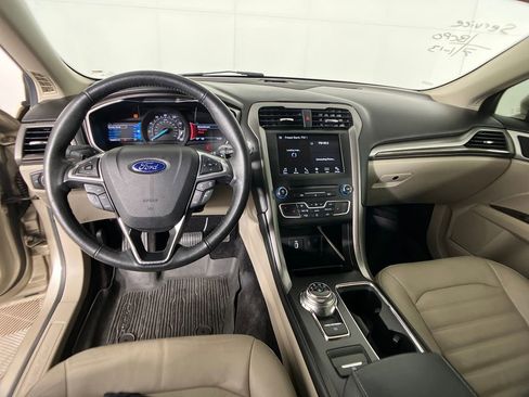 Certified 2017 Ford Fusion SE w/ Fusion SE Technology Package image 7